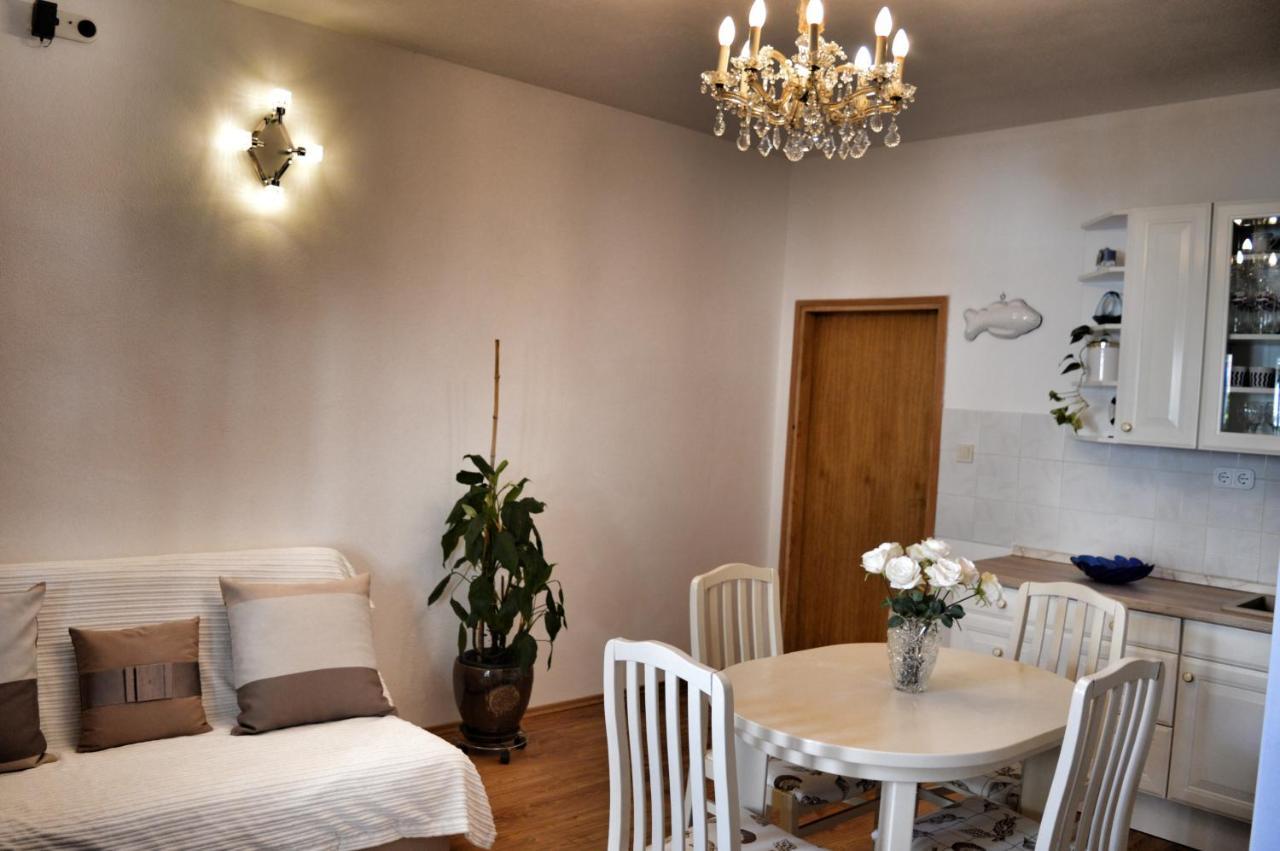 Apartment Nikolic Kastela Bagian luar foto