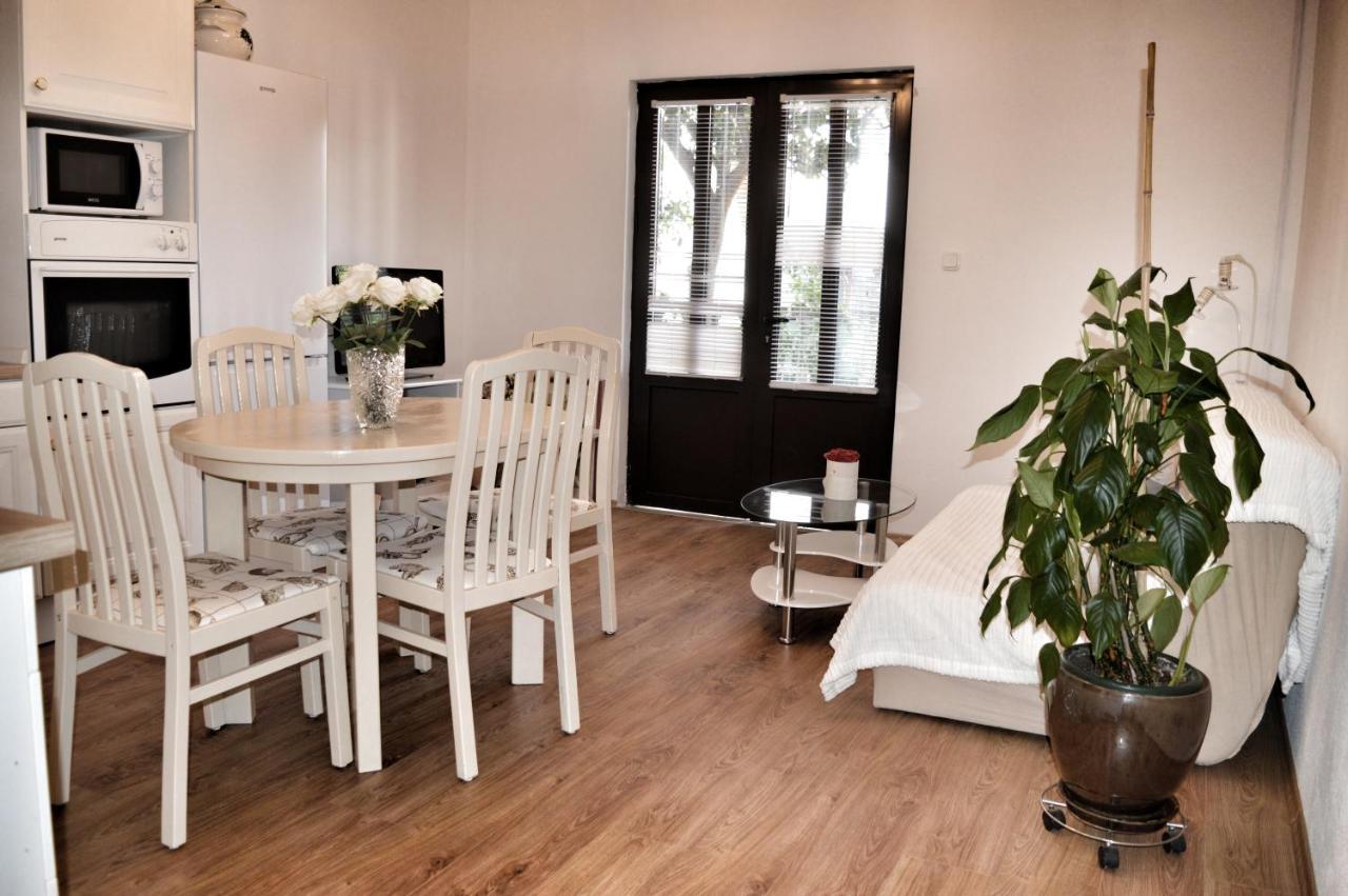 Apartment Nikolic Kastela Bagian luar foto