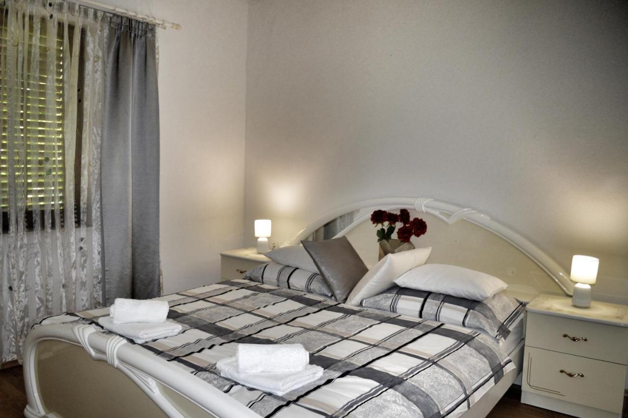 Apartment Nikolic Kastela Bagian luar foto