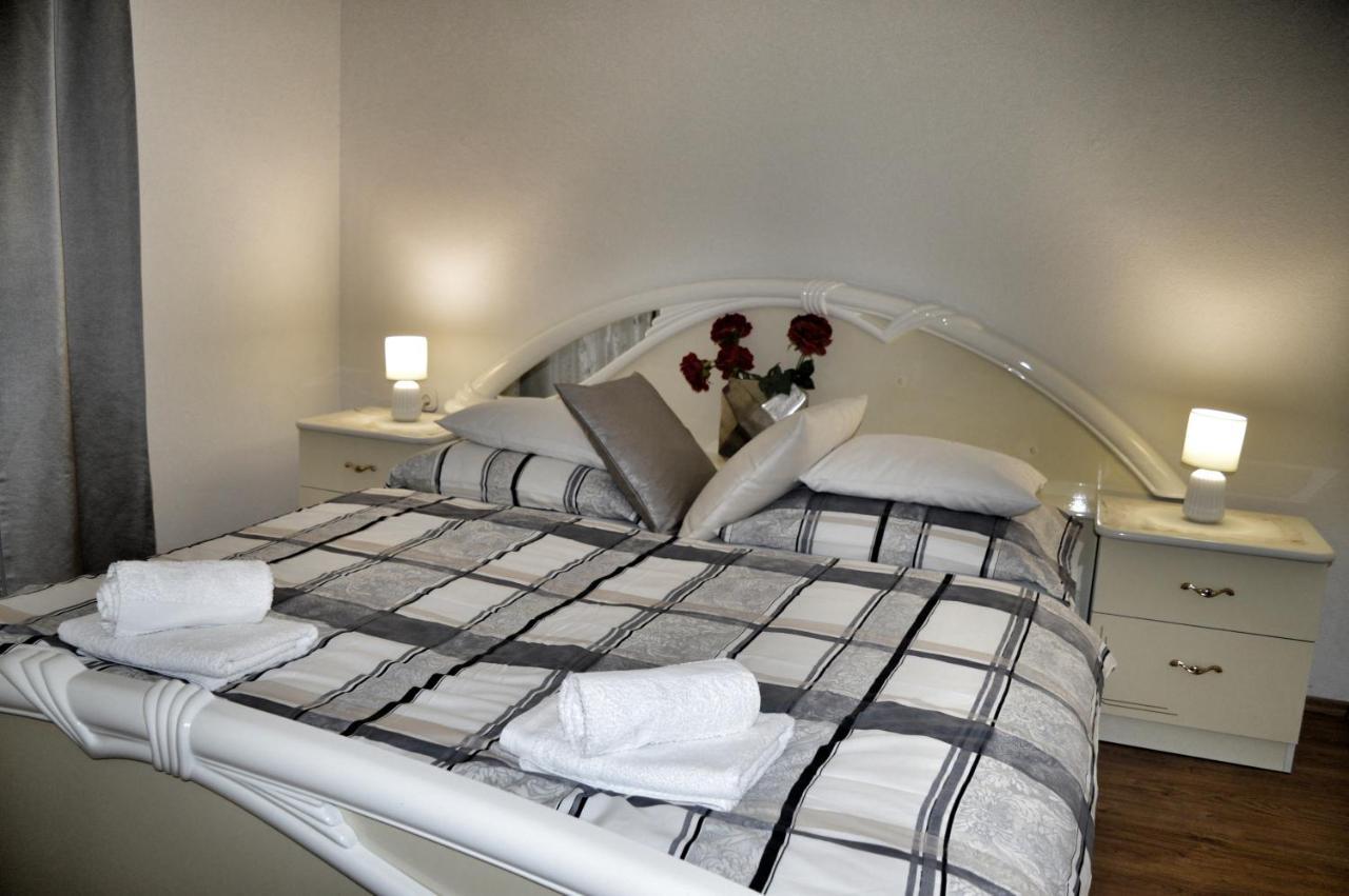Apartment Nikolic Kastela Bagian luar foto