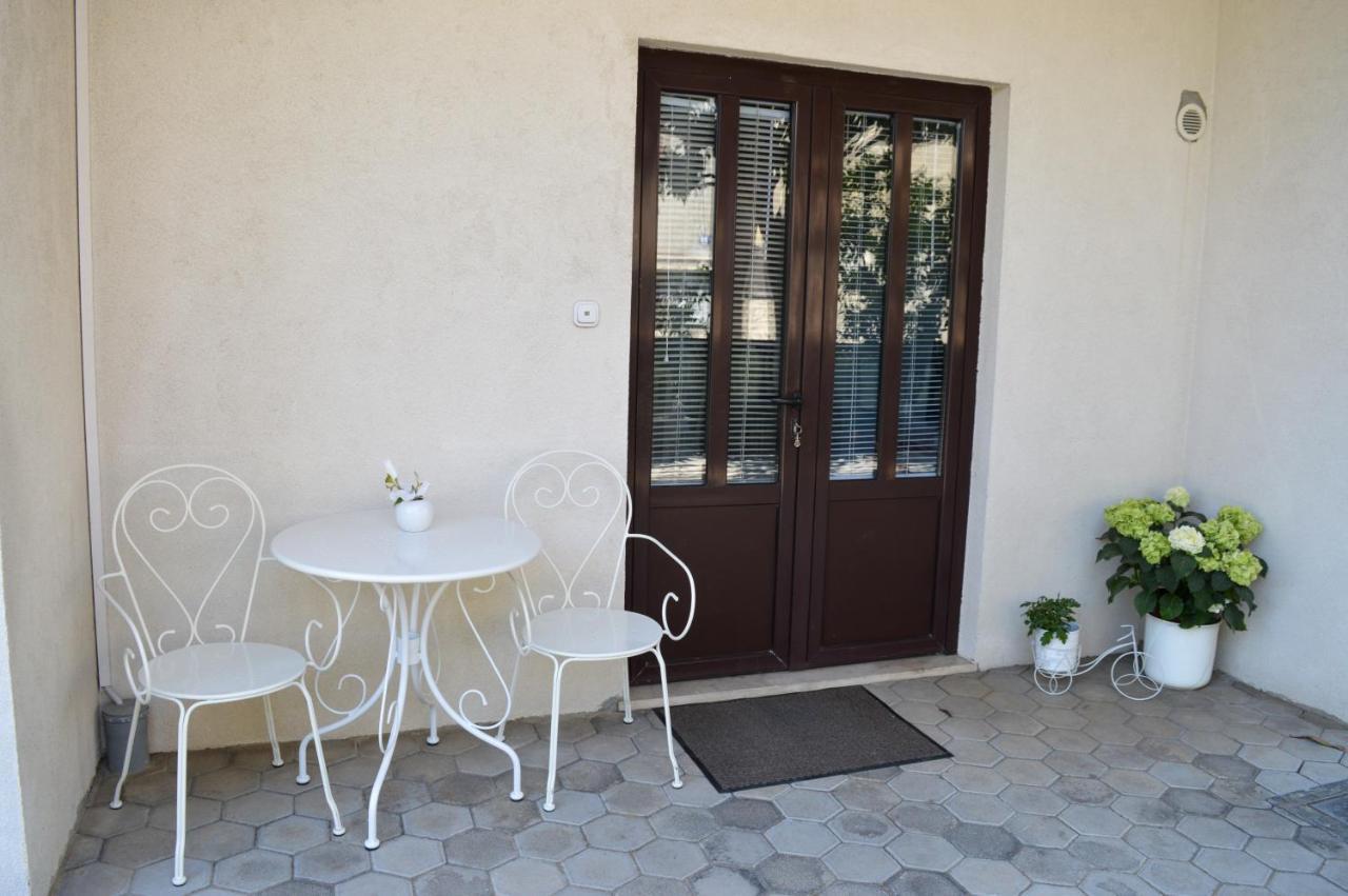 Apartment Nikolic Kastela Bagian luar foto